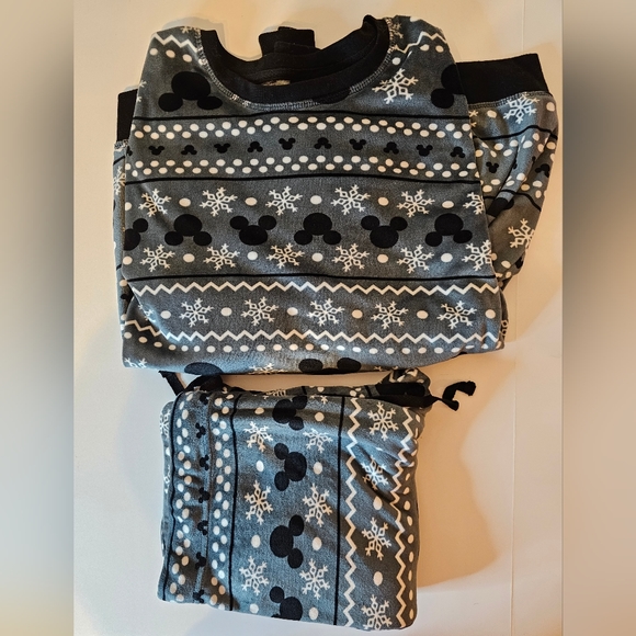 Disney Store Women's Pajama Set Size Medium Adorable - Picture 1 of 6